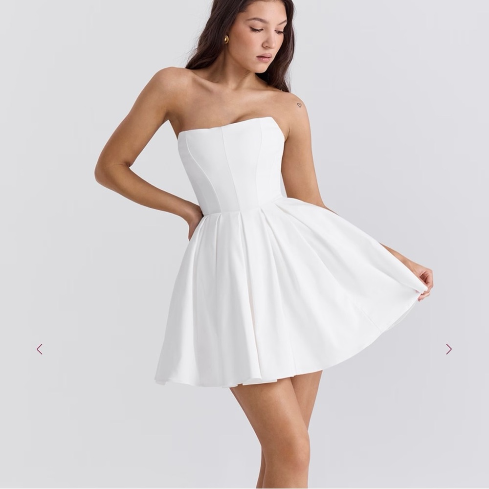 EMMANUELA White Strapless Pleated Mini Dress - XS (House of CB)
